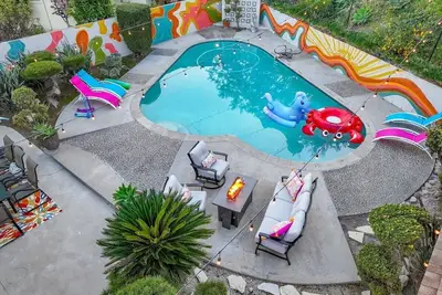 Image de Stylish Sunrise Pool Home 4bd 3ba 10 Min to Dtla