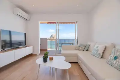 Image de Appartement 'Apartement La Perla 2 Seaview' avec vue sur la mer, Wi-Fi et climatisation