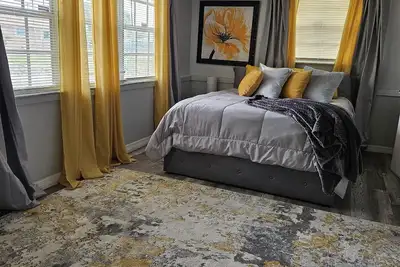 Image de Cozy Near The Beach is < 2 mi from the beach. Six beds. Sleeps 8 comfortably.