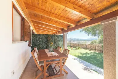 Image de Appartement 'Trilo Nina' avec terrasse privée, jardin privé et climatisation