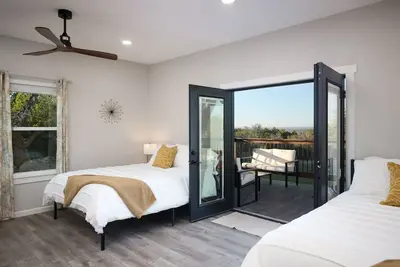 Image de Serene Hill Country Casita ~ Scenic View ~ Patio