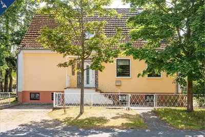 Image de Ferienwohnung Am Bahnhof - GroĂźzĂĽgige Ferienwohnung in Ahlbeck in Zentraler Lage fĂĽr max 4 Personen