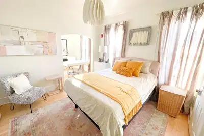 Image de Cozy 1-bedroom apartment in charming downtown Delafield with WiFi, Ac