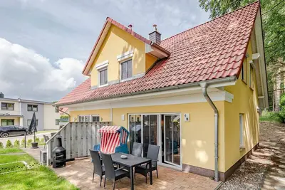 Image de Dhh Kontraste - Ruhig Gelegene Doppelhaushälfte mit Sauna und Terrasse mit Strandkorb