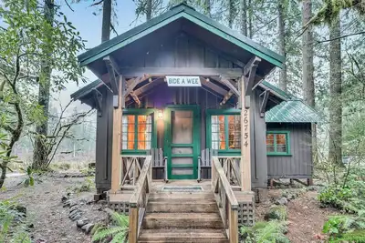 Image de Historic Cabin Minutes from the hiking trails, mountain, lakes, & amenities