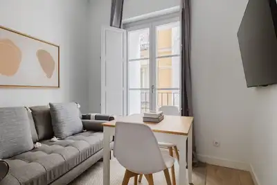 Image de Terrific Malasaña Studio w/ Elevator, nr Dining, by Blueground