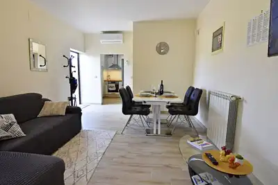 Image de Appartement d'une chambre avec la terrasse Savudrija, Umag (A-22559-b)