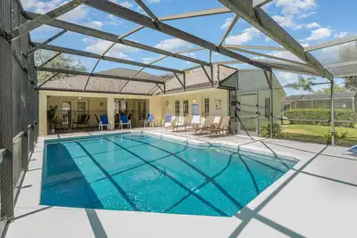 Stunning Pool Home, close to Attractions - 16306