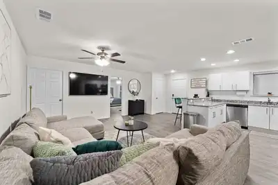 Image de New-Centrally located and spacious home! ! Close to Att stadium, Globe Life