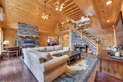 Image de Waterfront Cabin w\/ Deck & Pool in Old Forge!