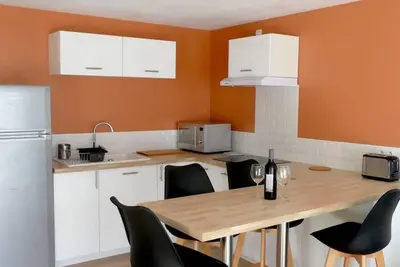Image de Logement indépendant avec grand jardin idéal pour les familles