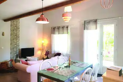 Image de Old stable, completely renovated into a bright, comfortable apartment