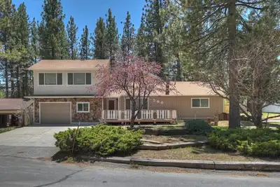 Image de Ridgeside RetreatBy Destination Big Bear:Pet Friendly! Fully Fenced Yard! Close to the Convention Center! 2 Master Suites!