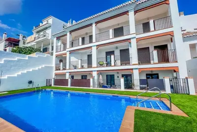 Image de Appartement moderne de deux chambres avec piscine