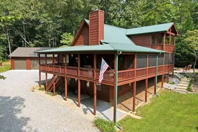 Image de Stone Lodge - view, hot tub, fire pit, game room