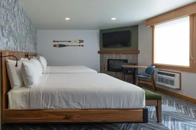 Image de Spacious Suite w/ Fireplace + Balcony | Central