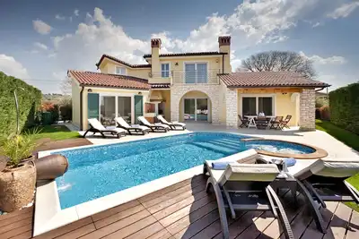 Image de Villa Santa Domenica near PoreÄŤ with play room, beautiful tavern & garden