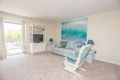 Image de Spacious 2 Bedroom Condo