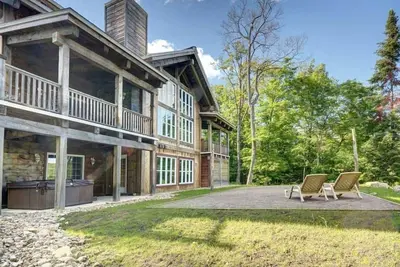 Chalet rustique bord de l'eau