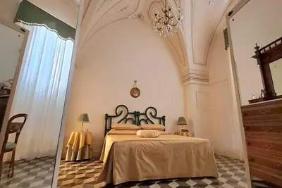Image de Greliu 1860 how to live elegantly in your own home short lease