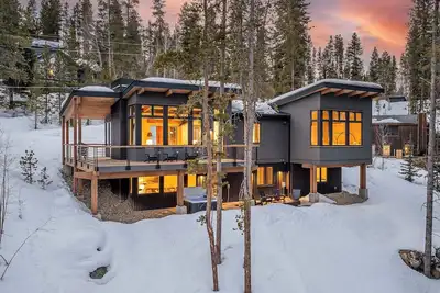 Image de New Home, Modern Luxury | Blue Valley Chalet