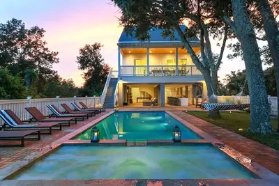 Image de Coastal Retreat | Heated Pool, Hot Tub & Game Room