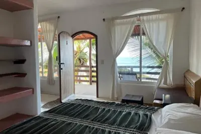 Image de Beautiful oceanfront Room right on Playa La Saladita! \n