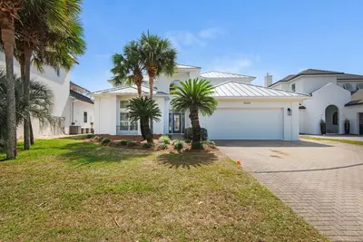 Image de ⭐Completely Remodeled-Walk2Beach-Great Amenities- Holiday Everyday⭐