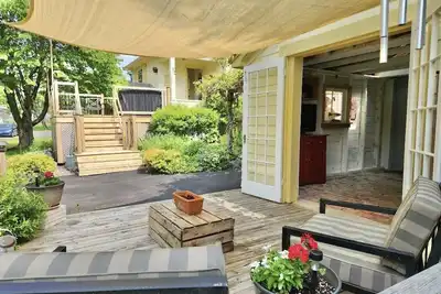 Image de Town of Lunenburg 3 Br- with 3 decks!