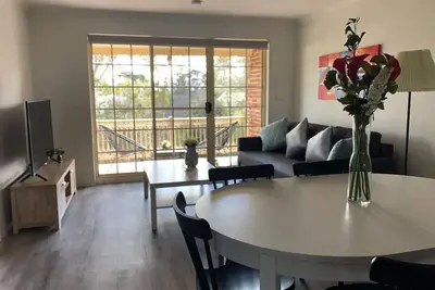 Image de New to Vrbo: Modern 2br Apartment/Parking in Griffith