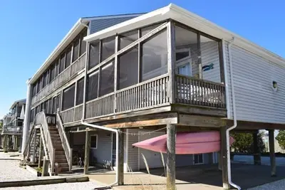 Beechnut Villa-Waterfront-Cozy