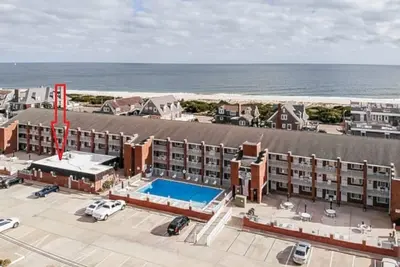 Image de Charming 2-bedroom Cape Roc Condo with pool and only half block to the beach.