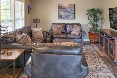 Image de Ozark golf getaway with pool & gym access - easy golf access - dog-friendly