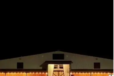Image de Cozy Barn Retreat - sleeps 25!