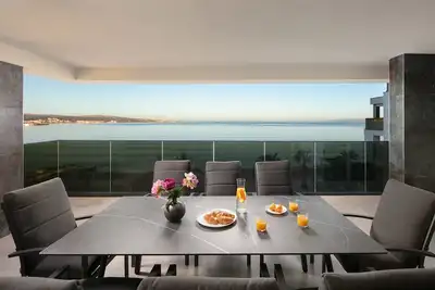 Image de Exquisite 5-Star Luxury: Stunning 4-Bedroom Apartment with Panoramic Seaviews\n\n