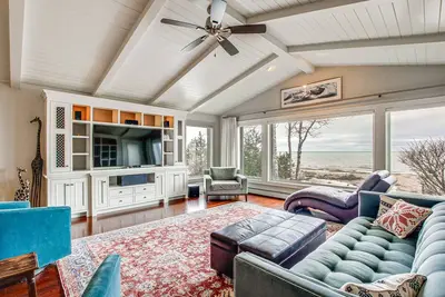 Image de Lakefront Sturgeon Bay Retreat w/ Private Beach!