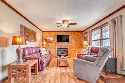 Image de Hayward Home w/ Private Deck, Fire Pit & Kayak!