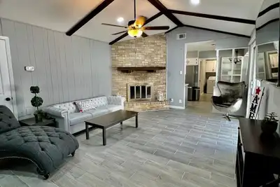 Image de 4br Pool • Furnished Extended Stay near Randolph Afb • Fast Wi-Fi • W/D • Month+