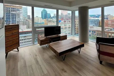 Image de Cozy 2br Apt with Pool, Workspace and Fire Lounge