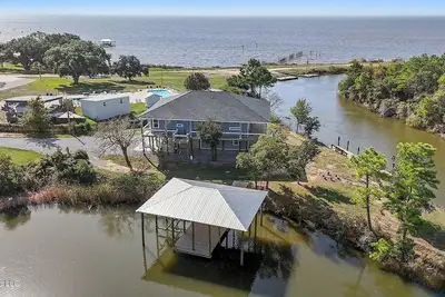 Image de Gorgeous Seaside Cottage. An Authentic Gulf Experience. 2 Docks. Natural Beauty!