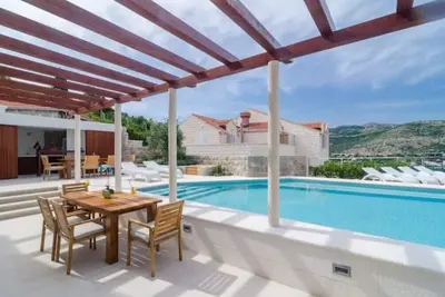 Image de Modern Villa with Swimming Pool: Penthouse\n