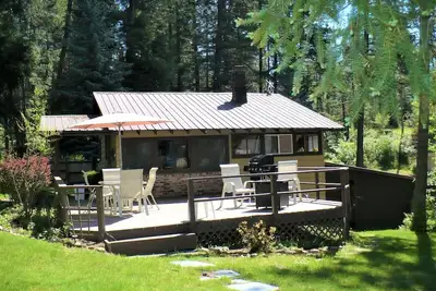 Image de East Deer Lake waterfront cabin with sandy beach and large dock