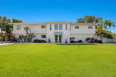 Image de Desirable East End Sanibel Luxury Home - With Private Downstairs Apartment!