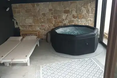 Image de Gite spacieux avec espace spa fermé privatif.