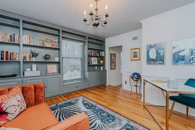 Image de Entire House Sleeps 16 Close to Downtown