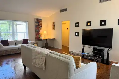Image de Breezy Waterfront~Pool~Fishing~Close to Beach