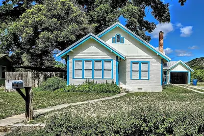 Image de Charming, unique 3-bedroom house in Junction with Ac, WiFi, Pet Friendly