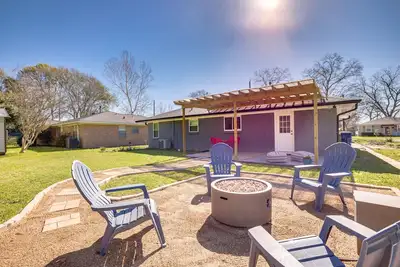 Image de Pet-Friendly Tomball Cottage: Steps to Downtown!