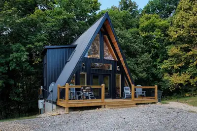 Image de Tranquil retreat nestled in the breathtaking landscape of Hocking Hills.