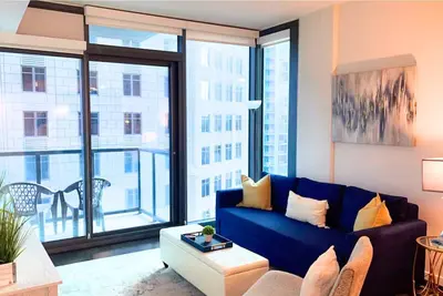 Image de Blue Luxe | Balcony View | Pool | Modern Amenities